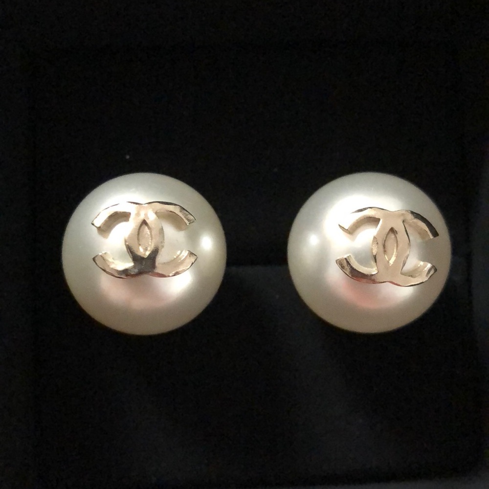 NWOT CHANEL Jumbo XL Pearl Earrings